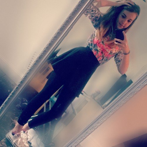 16 YEARS OLD 7TH SEPTEMBER 1998 FOLLOW ME AND ILL FOLLOW BACK ADD MY SNAP CHAT KATELAN1998
