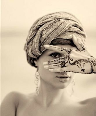 ‏‏‏‏‏بين الغيوم أغني☁.. بين النجوم أدندن.. في سماءك أعزف أروع الألحان