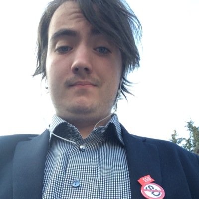 Det som skrivs på twitter är överskattat . Skolad  socialdemokrat, oftast är jag en också.