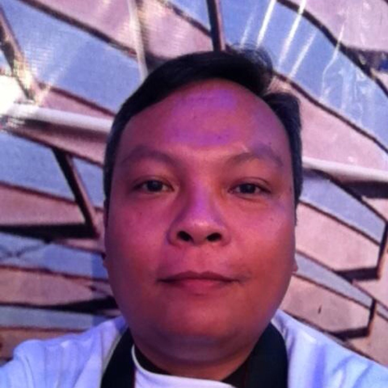 THE DAILY TRIBUNE (iN/OuT) ......Newspaper, internet JOURNALIST who dabbles in technology, entertainment, food and travel stories in the Philippines.