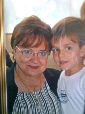 Profesora Titular de la Pontificia Universidad Catolica de Chile(jubilada).Postdoctorado en abuela chocha.