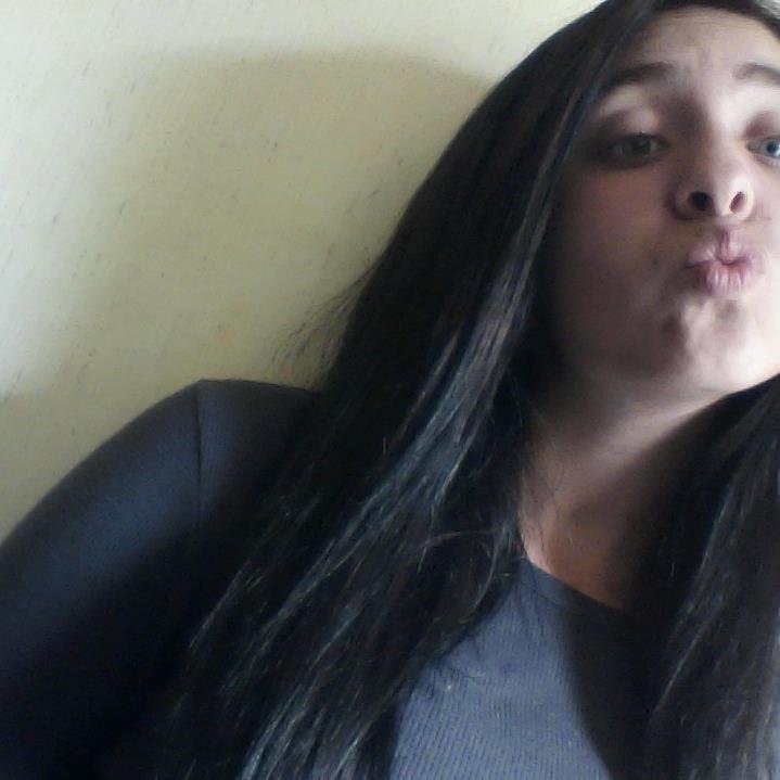 I just a girl that love music! Sm:)e!