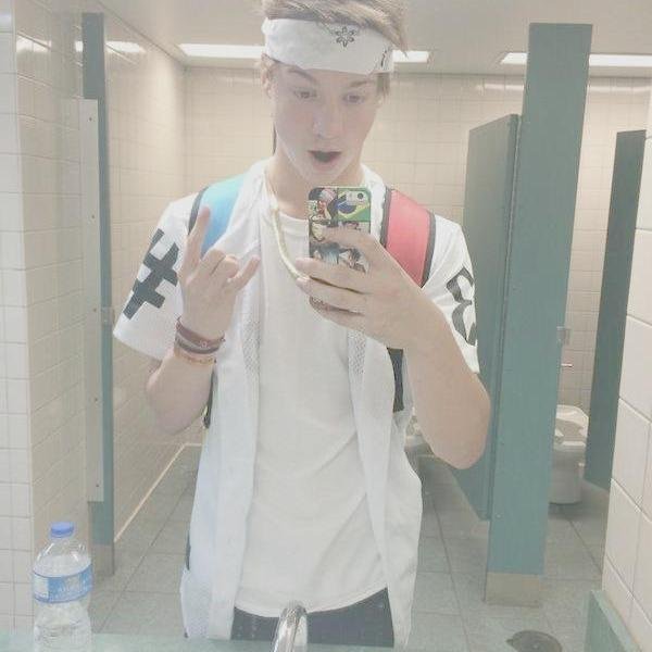 Follow @takencaniff