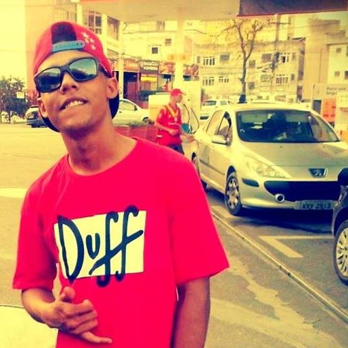Porque sempre vão ter vários pra tentar te humilhar, não abaixe a cabeça, levanta esse olhar...