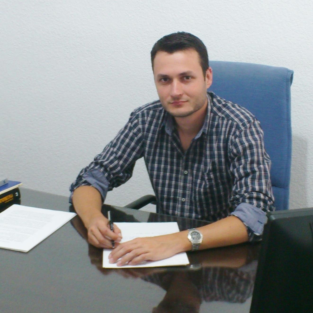 Licenciado en Psicología y Máster en Psicología Clínica y de la Salud.Terapia cognitivo-conductual para niños, adolescentes y adultos. Consulta en Alicante