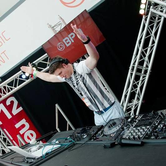 DJ4N producer and DJ of dance music