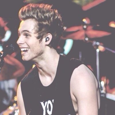 i gave you a free follow so please follow @CuthbertAddict in return ☺️ also RT some recent tweets from that account if you want a DM to ALL of 5sos!!!