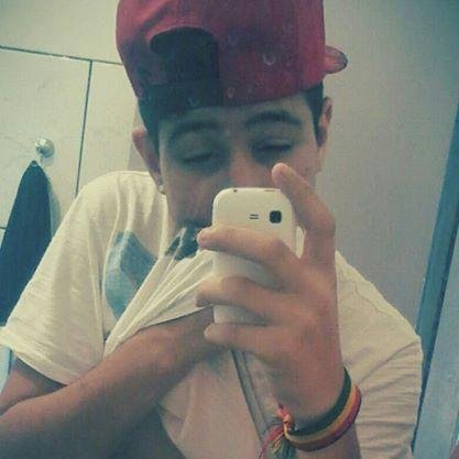 'Eu brinco, eu erro, eu choro, eu sorrio, eu falho. Não sou perfeito, nem prometi que seria.