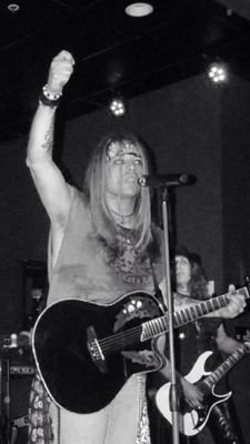 SINGER OF FALLEN ANGEL,BASSIST IN THEATRE OF PAIN,RADIO SHOW HOST ON http://t.co/IMRB3VNrwg AND JERK.
