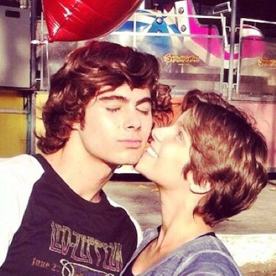 lo_lavitti's profile picture. me perdi dentro do seu cabelo @rafaavitti