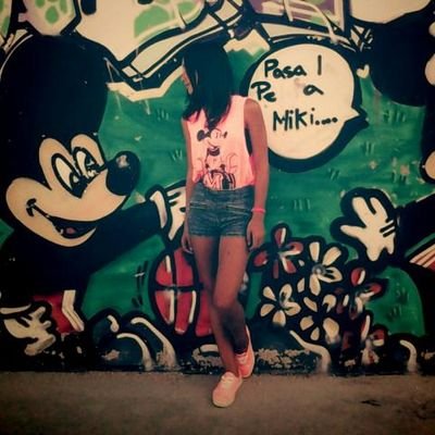 Reirse de la vida aunque duela,hacer locuras matar los problemas.MeejorAmigaa♥Mi vidaa. Mi meeja2 lo mejor que tengo. Mi Meeja3 mi todo. Mis puutillas pornosas✞