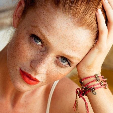 PLEASE FOLLOW @SexiestWeasley !!! (this was this Acc's UN in the past!!)