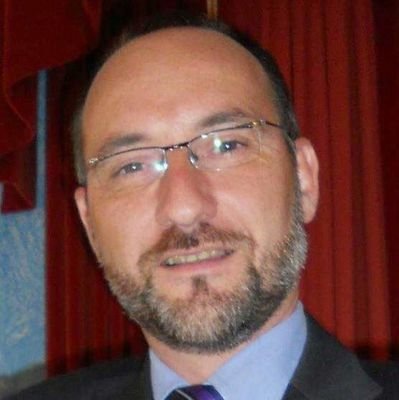 Doveva essere un profilo professionale ma ho smesso subito di postare per l'inutile.... Meglio leggervi mentre sono in bagno mi aiuta e mi rallegra la giornata.
