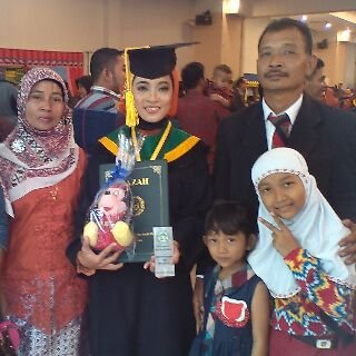 STIKES YARSI PONTIANAK | 7 september 93 | ♥ my parent ♥ my brother | follow me, follback :) just mention