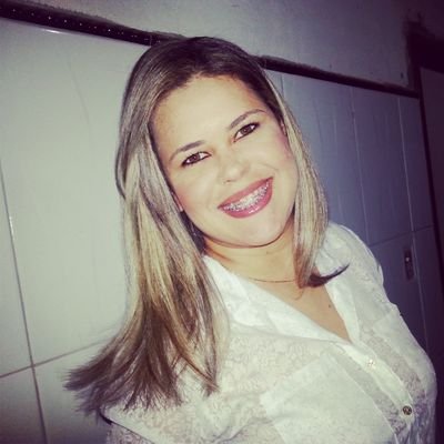 Ariana,vascaína,IVETE♥♥  , persistente, observadora -Aquela q'traz um sorriso estampado no rosto \o/   ...E tudo de mim, ninguém saberá.:)