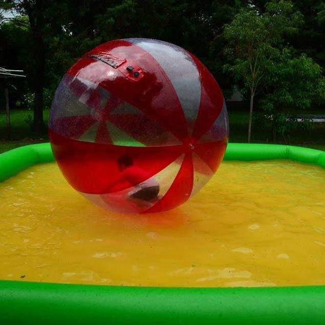 Waterball o esferas de agua
Es la nueva sensacion en todo evento o cumpleaños.
Podes caminar sobre el agua y sin mojarte!!