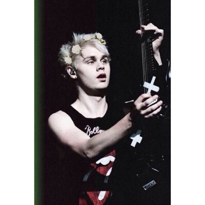 follow @fallloutlou and rt link in bio