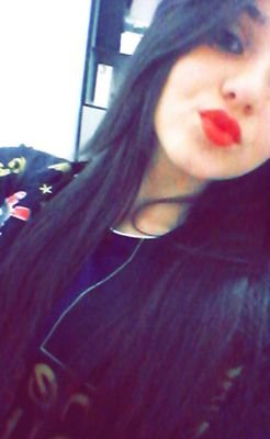 a menina que te encanta , a muleka que te fascina e a mulher que te enloquece :3