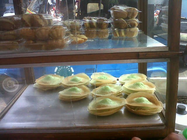 Terima pesanan kue pancong,kue rangi,kue cubit,kue ape,rambut nenek,gulali,tahu gejrot,cilok,es campur,es cendol,cincau.CP 087887674645/081293897707(asep/mardi)
