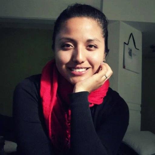 Licenciada, hija de enmedio, me encantan las peliculas, y por supuesto adoradora de Dios, Él es el centro de mi vida =)