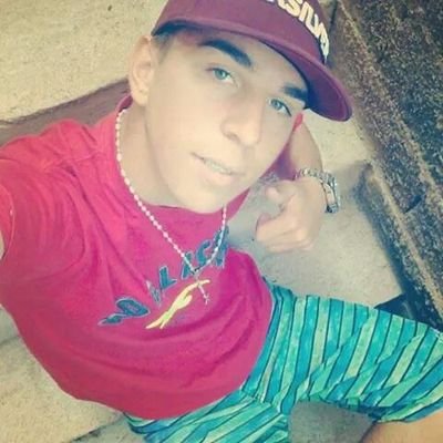 vivo com sorrizo no rosto mesmo passando sufoco ♩♪♬