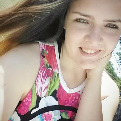 18. upcoming artist/photographer, music enthusiast, instagram: @mary_silas