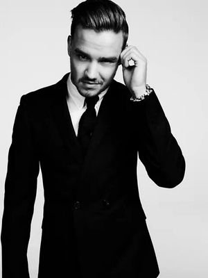 Keep your eyes on the stars and your feet on the ground ,Boy Directioner ,Follow me i will follow back and please go follow her @ThatCraicNiall_ thankyou