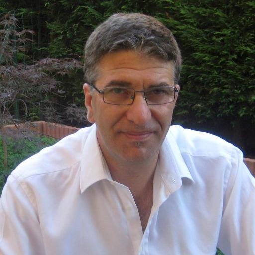Autore e regista teatrale, mi occupo di formazione e addestramento del personale, soft skill training e seminari formativi.