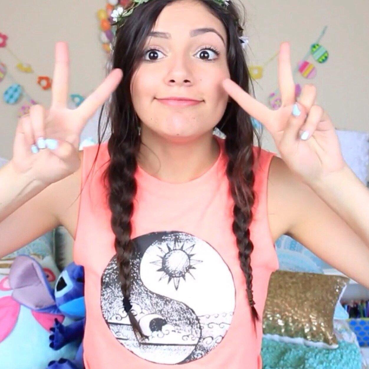 follow @typicalmotax cause she gave you the free follow. ily to the moon and back guys ttyl bye