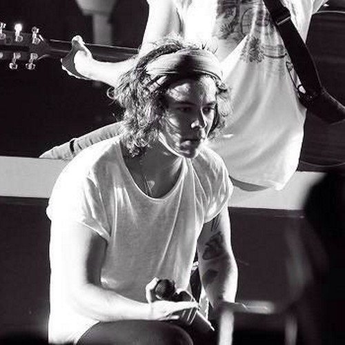 hey this is a free follow so please follow @heartxfhoran thanks bae