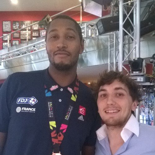 Journaliste  @canalplus / @LateFootClub - @JourDeFootoff / Au Hall of Fame de @SciencesPo_Tlse et de la team @thoneater / Une sorte de Georges Abitbol du tweet