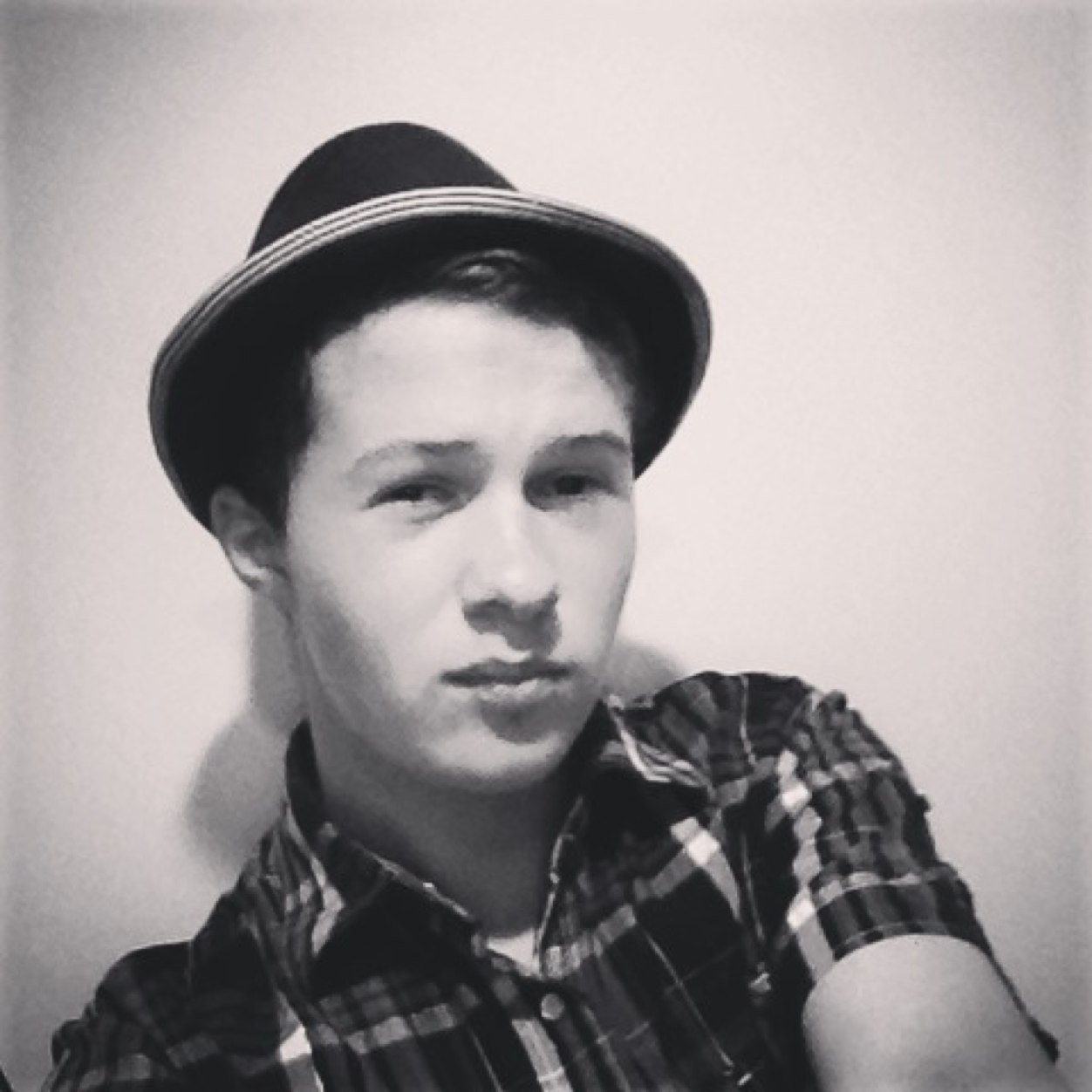 I am a guy that loves to play video games and also draw.
Follow me and I will follow you back.
Always be happy.