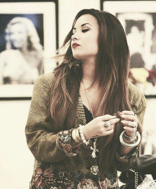 if you say fifth harmony in the mirror 4 times Demi will appear and whisper I helped put them together