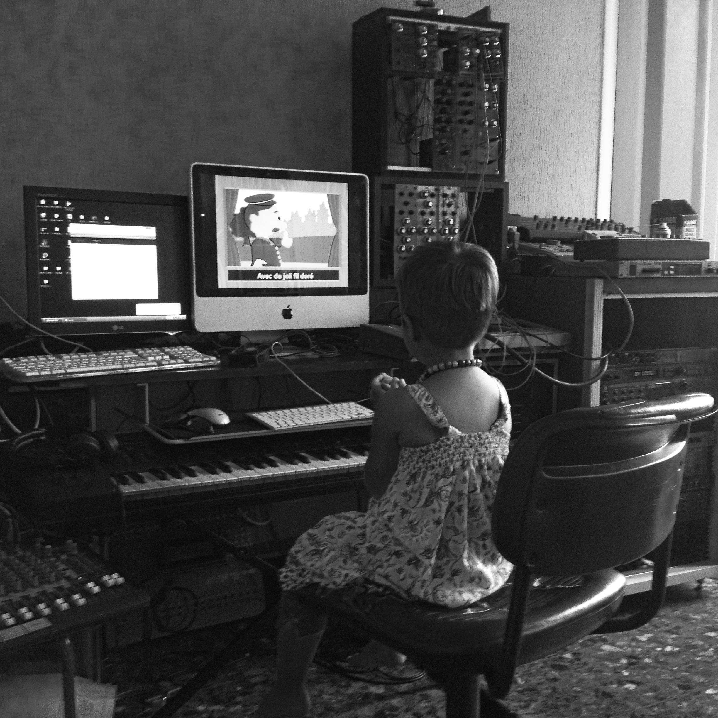I'm Eric and I like to make electronic  sound stuff, I also play live, make records,  lots of things to distract myself because everything is nuanced ..
