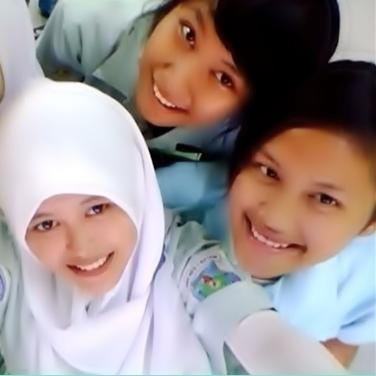 Gue rindu masa kecil gue, saat gue jatuh hanya tangan & lutut gue yang terluka, bukan hati :')