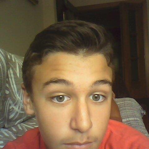 moreno , ojos verdes ,tenista de vistazul , bètico hasta la muerte , nunca me rindo hata conseguir mi objetivo