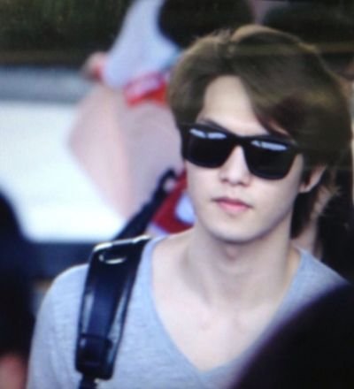 15 may 1990. guitarist from cnblue (69+)