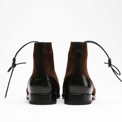 High-end shoes for knowledgeable men. Minimum of decoration and maximum of form and craftsmanship.