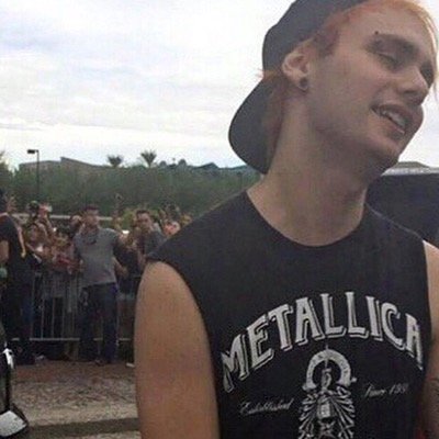 follow @xoclifford and fave last tweets!