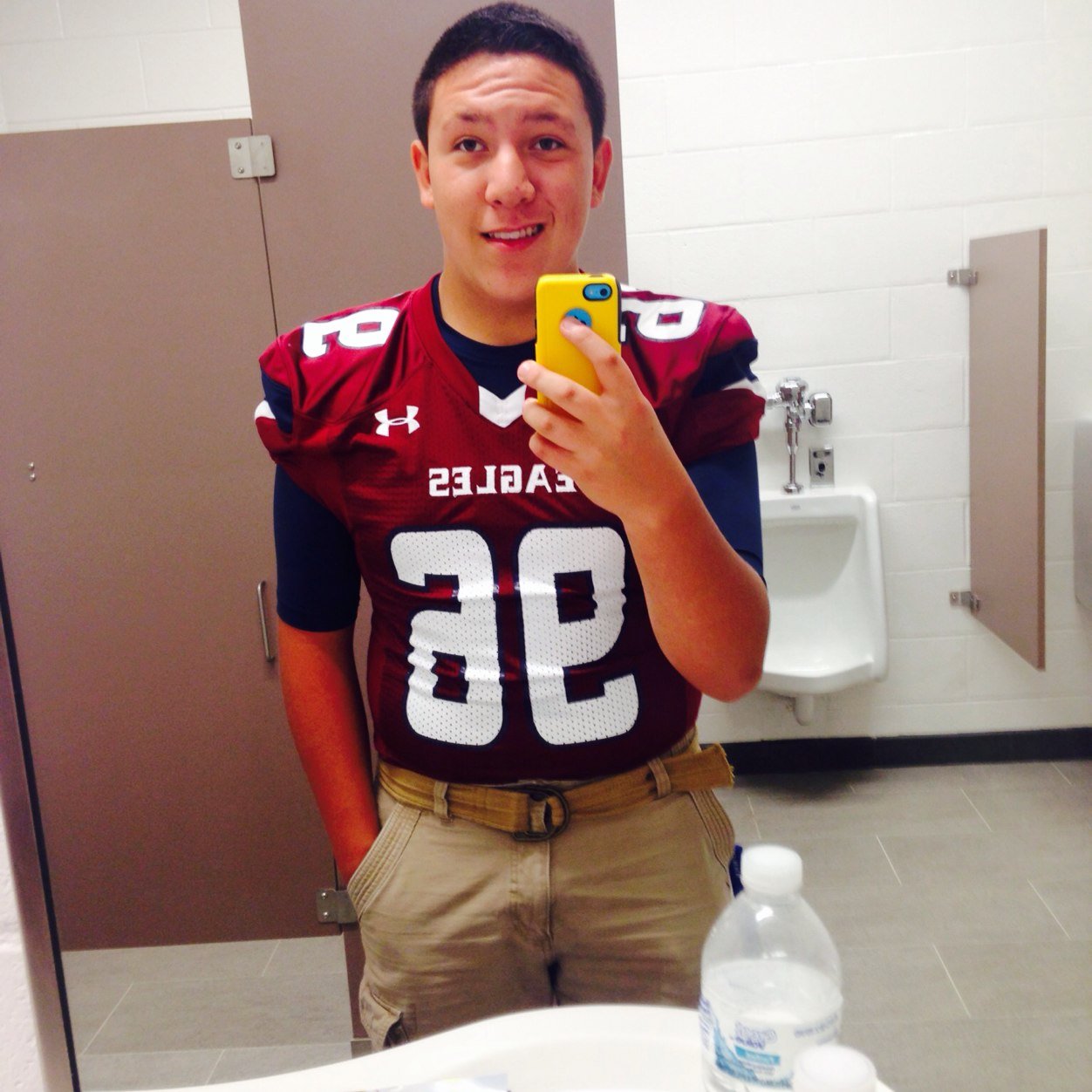 Love God! Unashamed of the Gospel! Trickshoter! Quickscoper! Football! Go check out my YouTube!