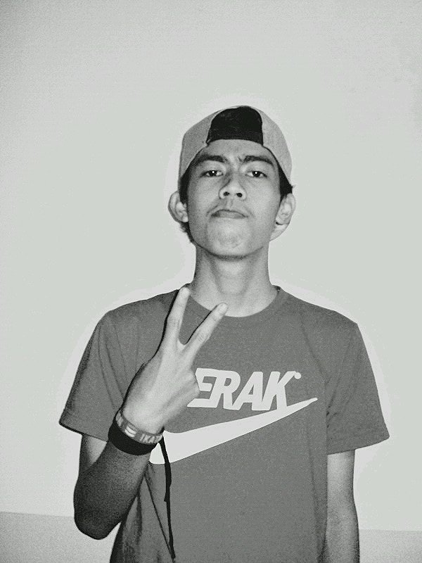 Drummer of @BottomfeedersHC and @Bobyneedbakery Happyskateboarding @Pkusk8boarding 
@ScxCrew.