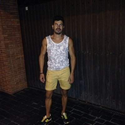 No te compares con nadie, ten la cabeza bien alta y recuerda: no eres ni mejor ni peor, simplemente eres tú y eso nadie lo puede superar.  FR