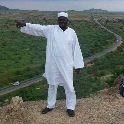 ‏أنا أكره اللون الازرق والأبيض لأنه يذكرني بدولة أسرائيل لعنها الله.
من أقول الرمز عبدالرحمن بن سعود رحمة الله علية