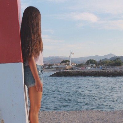 {Instagram: almunm}