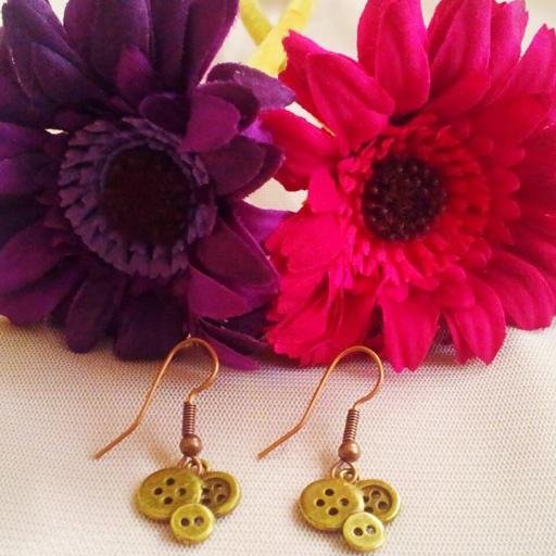 FlosButtonMill's profile picture. Coco's Button Mill is a Sheffield business selling handmade pretties mainly using gorgeous buttons!