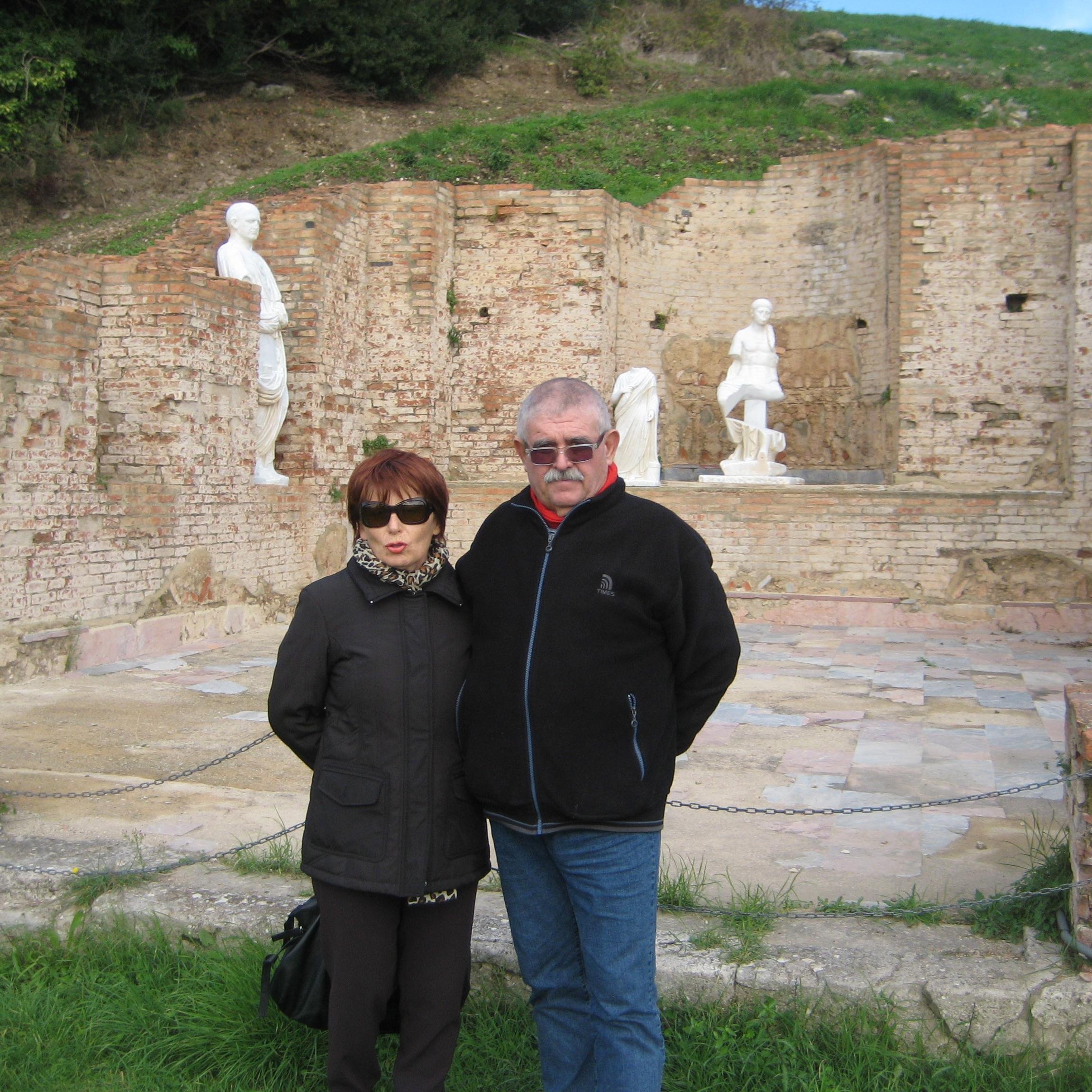 sono pensionato ho due figli  e una splendida moglie