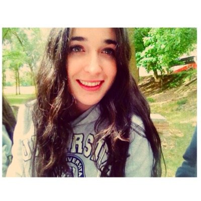 Vacío, como el corazón del rico, como el bolsillo del mendigo, como los besos de alquiler.