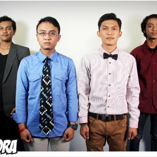 Home @klasikuntirta | since 2010 | Voc @josartaka ,Guitar @ahmadzakimunibi ,Bass @ndezphoto ,Drum @hs_albanna | Pop Jazz | Book CP : 085778559711 or 764BF517