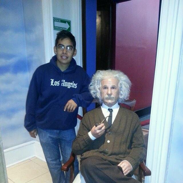 MemoMMtz's profile picture. Nunca mires hacia abajo, al menos que las estrellas estén a tus pies !!!!!!!!!!!!!