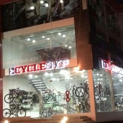 Somos la mejor tienda de bicicletas y accesorios para ciclistas en maracaibo! siguenos y rueda con estilo! visitanos en la calle 72 con Delicias.